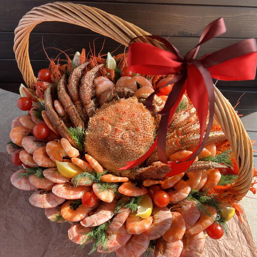 Корзина с морепродуктами и раками
