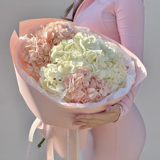 Нежный букет из пышных гортензий🌸