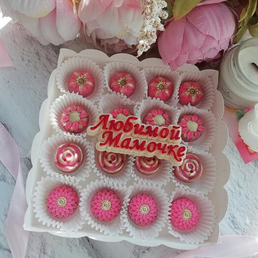Конфеты-букет "Любимой мамочке" с дубайской начинкой (16 шт + надпись)