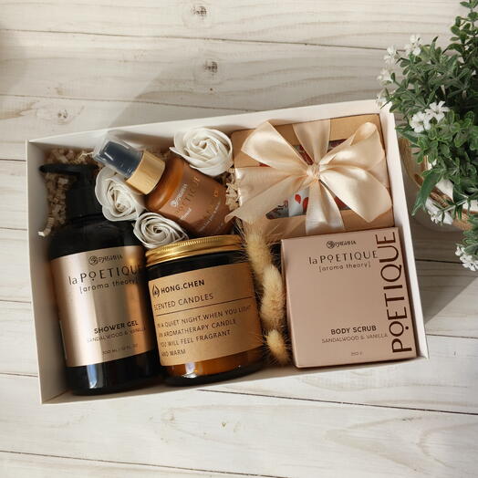 Спа набор с гелем для душа, скрабом для тела и ароматической свечой