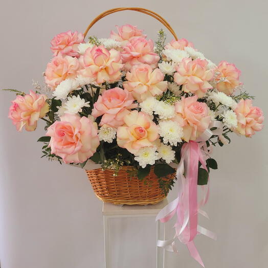 Корзина с французскими розами