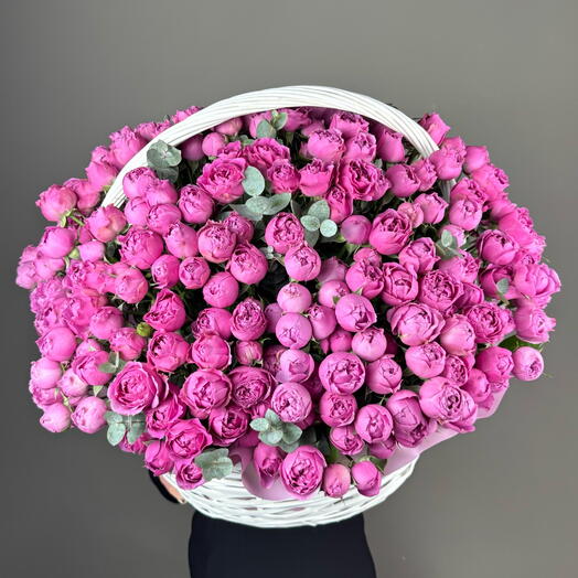 Корзина с пионовидными розами (85 веток)
