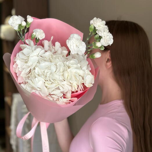 Мини букет комплимент с белой гортензией