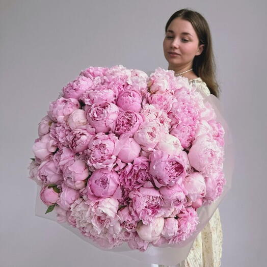 Букет из 101 пиона "SARAH BERNHARDT"