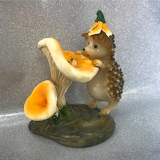 Ёжик с улиткой и грибом