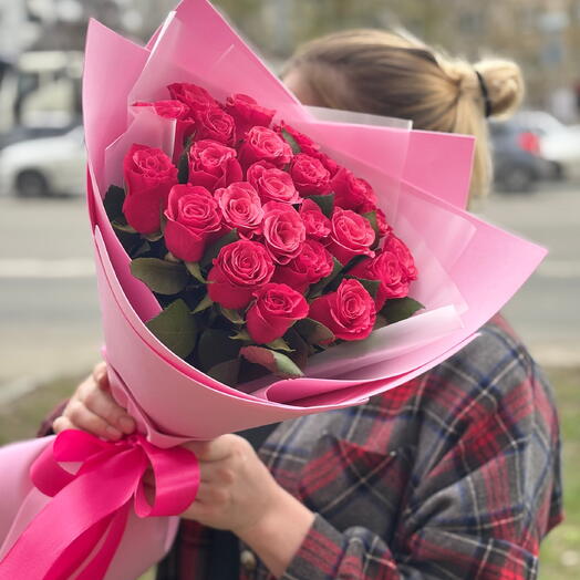 Букет из 25 розовых роз Сакура