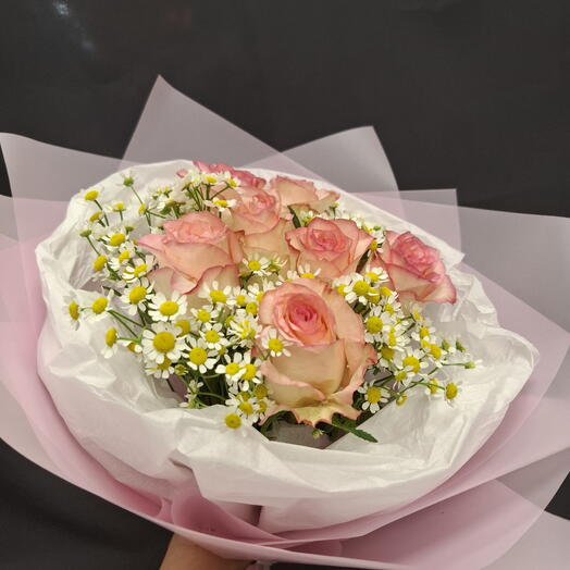 Букет из розы Джумилия и кустовой ромашки(мини)