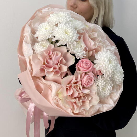 Букет из французских роз, кустовых роз и хризантем💖