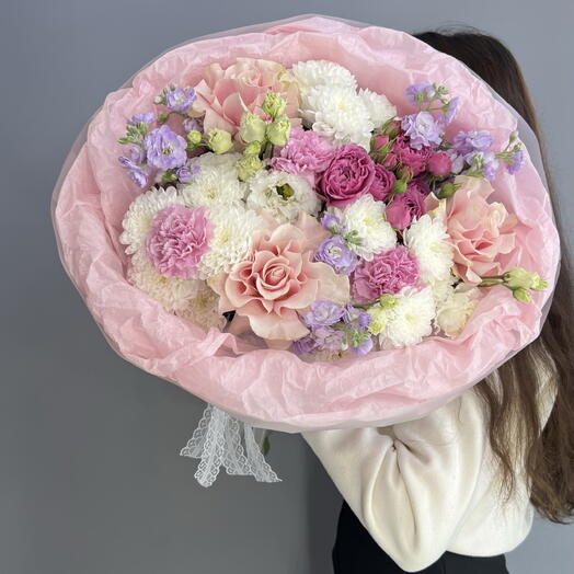 Авторский букет с французской розой🌸 маттиола лавандовая кустовая 💜 Роза кустовая пионовидная🌸 кустовая белоснежная хризантема🤍