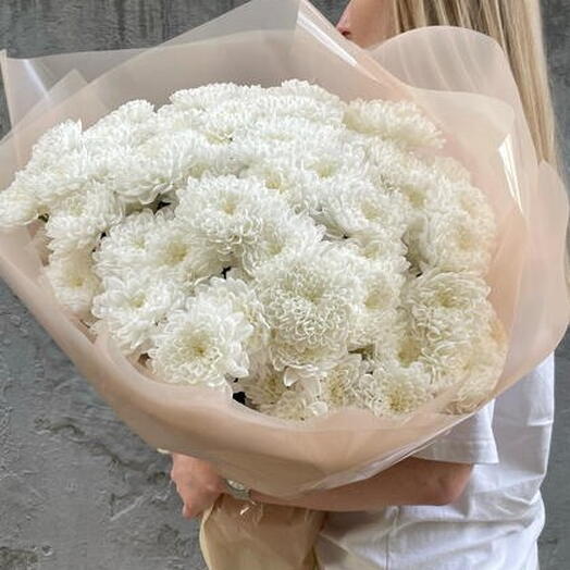 Bouquet of white chrysanthemums Baltic L
