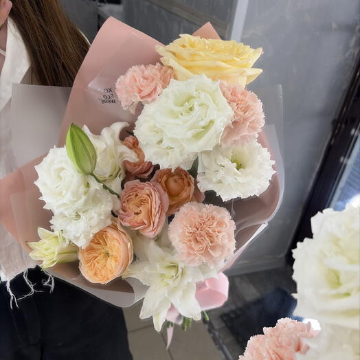 Букет в персиковой гамме от XOFLOWERS