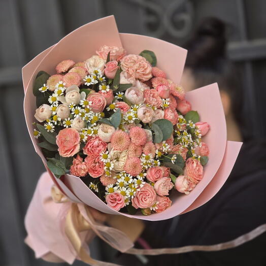Букнт из хризантемы и кустовой розы💕