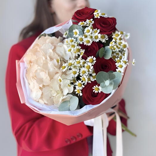 Романтика️букет с розами, гортензиями и ромашками