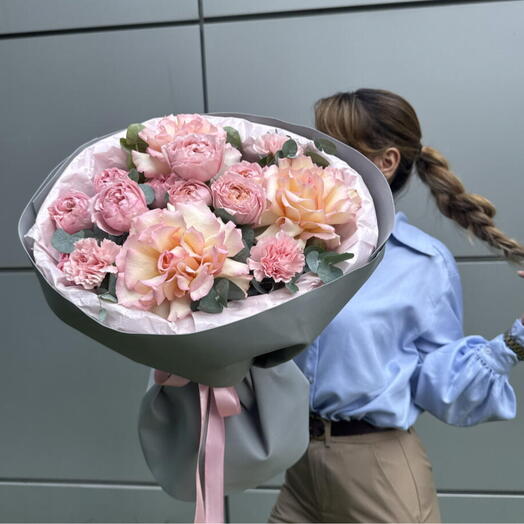 Эксклюзивный букет «Французский шарм» 🇫🇷из-кустовые пионовидные розы , французские розы и диантусы 🎀💝🌸