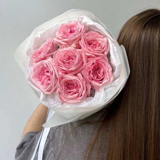 Букет из ароматной пионовидной розы сорта Pink ohara