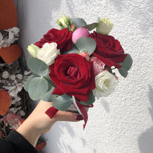 Алые розы, стаканчик-комплимент Bloom room🌿