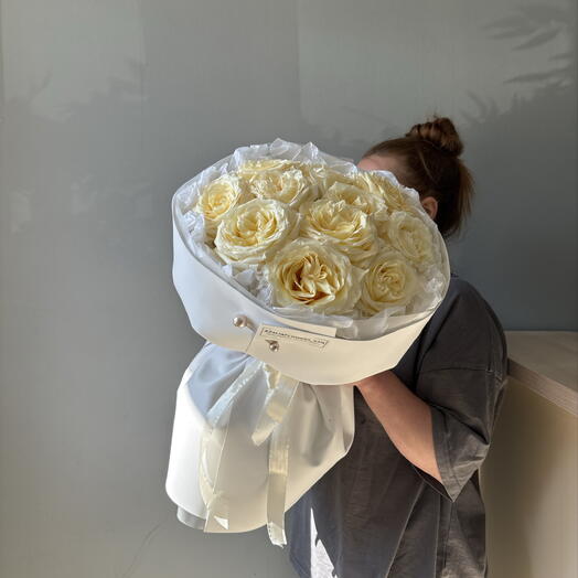 Кремовые пионовидные розы 🌹