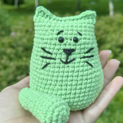 Вязаный котик зеленый