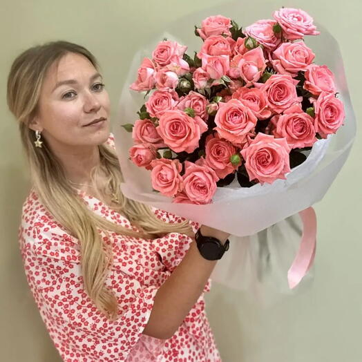 Букет из 9 шт. Розовых кустовых роз Барбадос 60 см