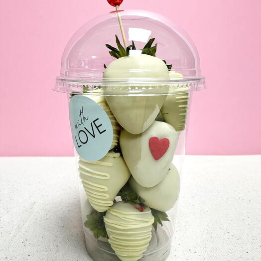Клубника в белом шоколаде "Glass of love white" 12-14шт