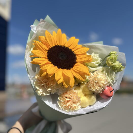 Букет с подсолнухом