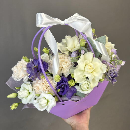 Сиреневая сумочка с цветами💜( эустома диантусы и французские розы) 7361