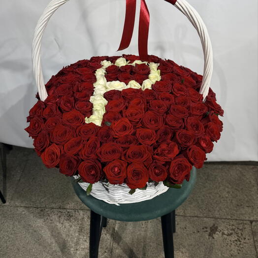 Корзина из 101 розы с любой буквой