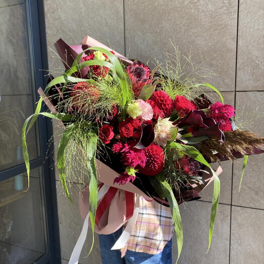 Экзотический букет в винных оттенках