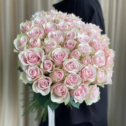 Букет из 51 нежно розовой розы💕