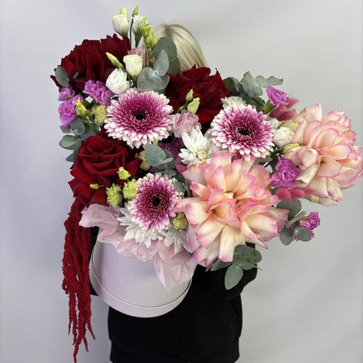 Композиция с ажурной розой, эустомой, герберой, диантусами ♥️🌸