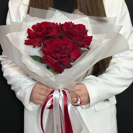 Бордовые розы