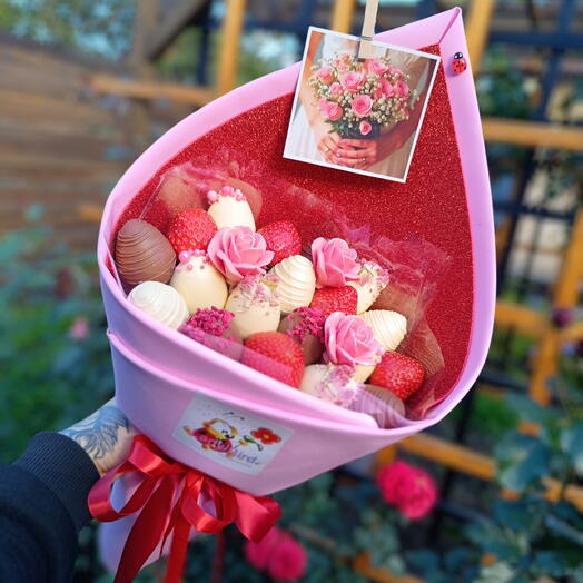 Клубника в шоколаде - Букет Love 1 (350г)