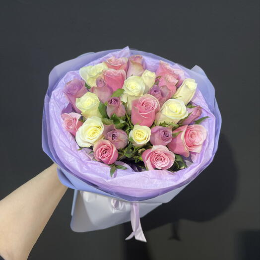 Нежный микс из 25 кенийских роз