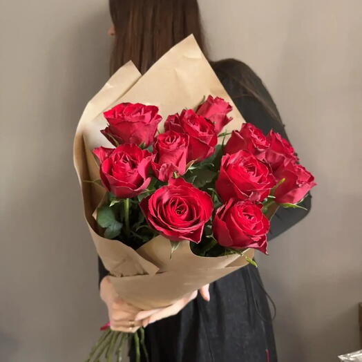 Высокие бордовые розы в крафте 🌹