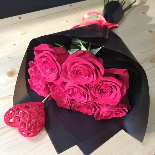 Rosas rojas sobre negro