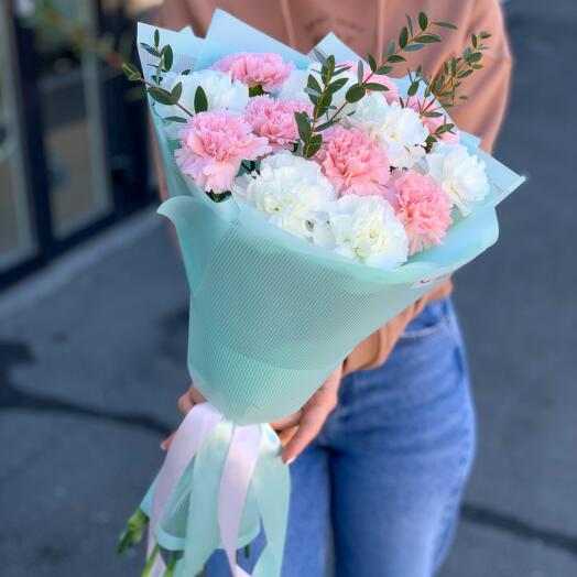 Bouquet of 13 Carnations