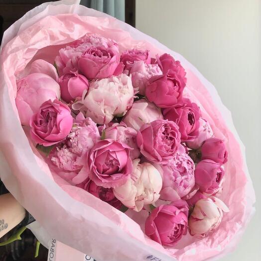 Peonías y rosas
