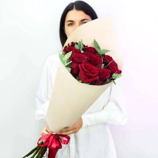 Ramo de 9 rosas rojas Holandesas con eucalipto