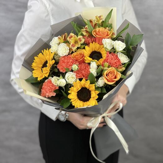 Bouquet with sunflower Bumblebee