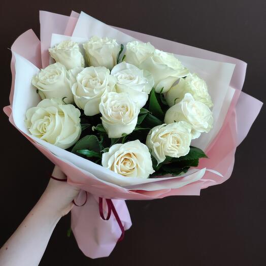 Ramo de 13 rosas de la variedad Wendell