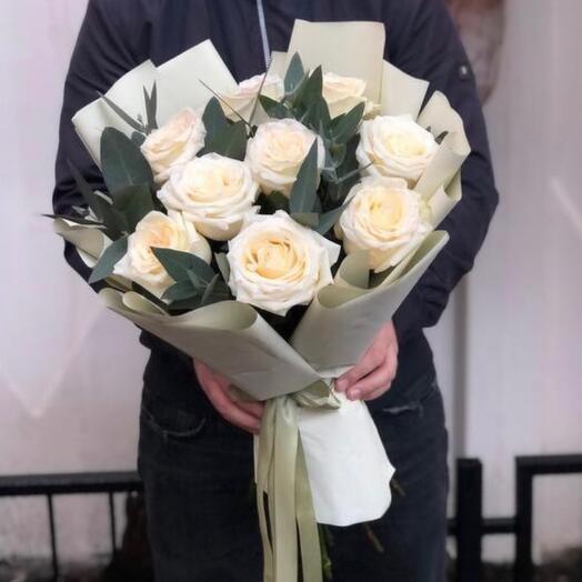 9 rosas Premium con eucalipto