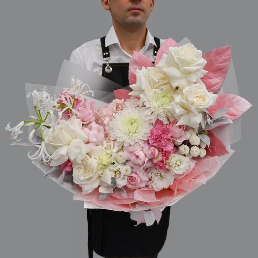 Большой букет с французскими розами, пион кустовой розой и гортензией