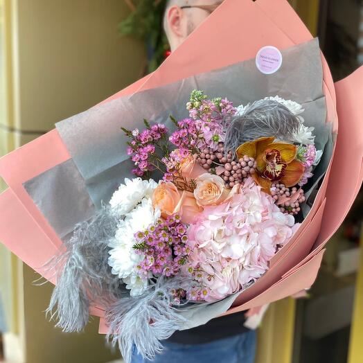 Bouquet of luxurious peach