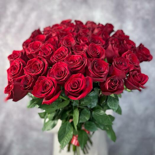Ramo de 51 rosas rojas altas