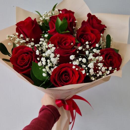 Bouquet of 9 roses with gypsophila and ruskus