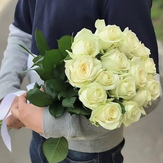 15 white roses