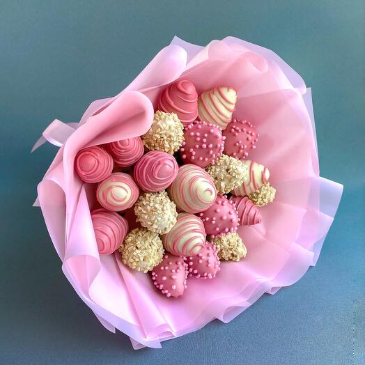 Bouquet of strawberries in chocolate/ size S