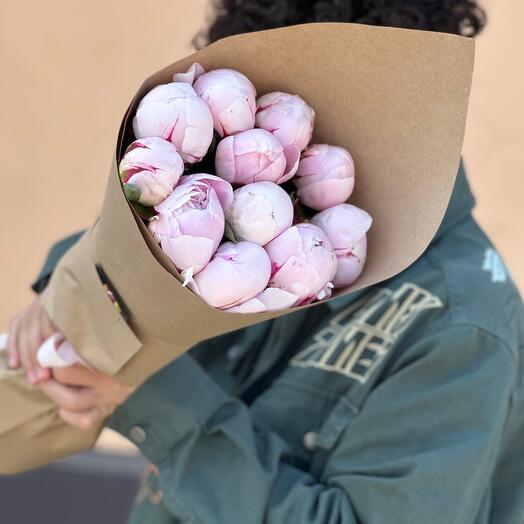 Bouquet of 11 pink peonies