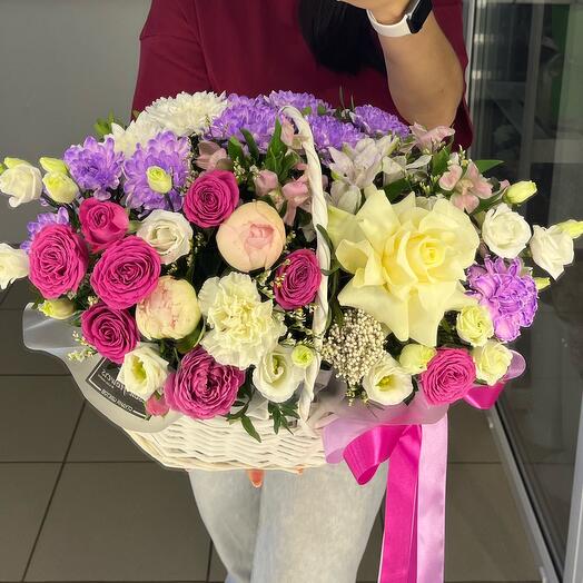 Корзина с цветами яркий соблазн💕