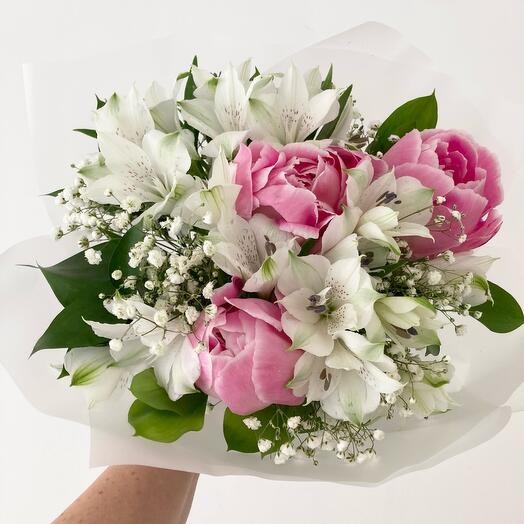 Fragrant peonies and alstroemeria in a matte airy design